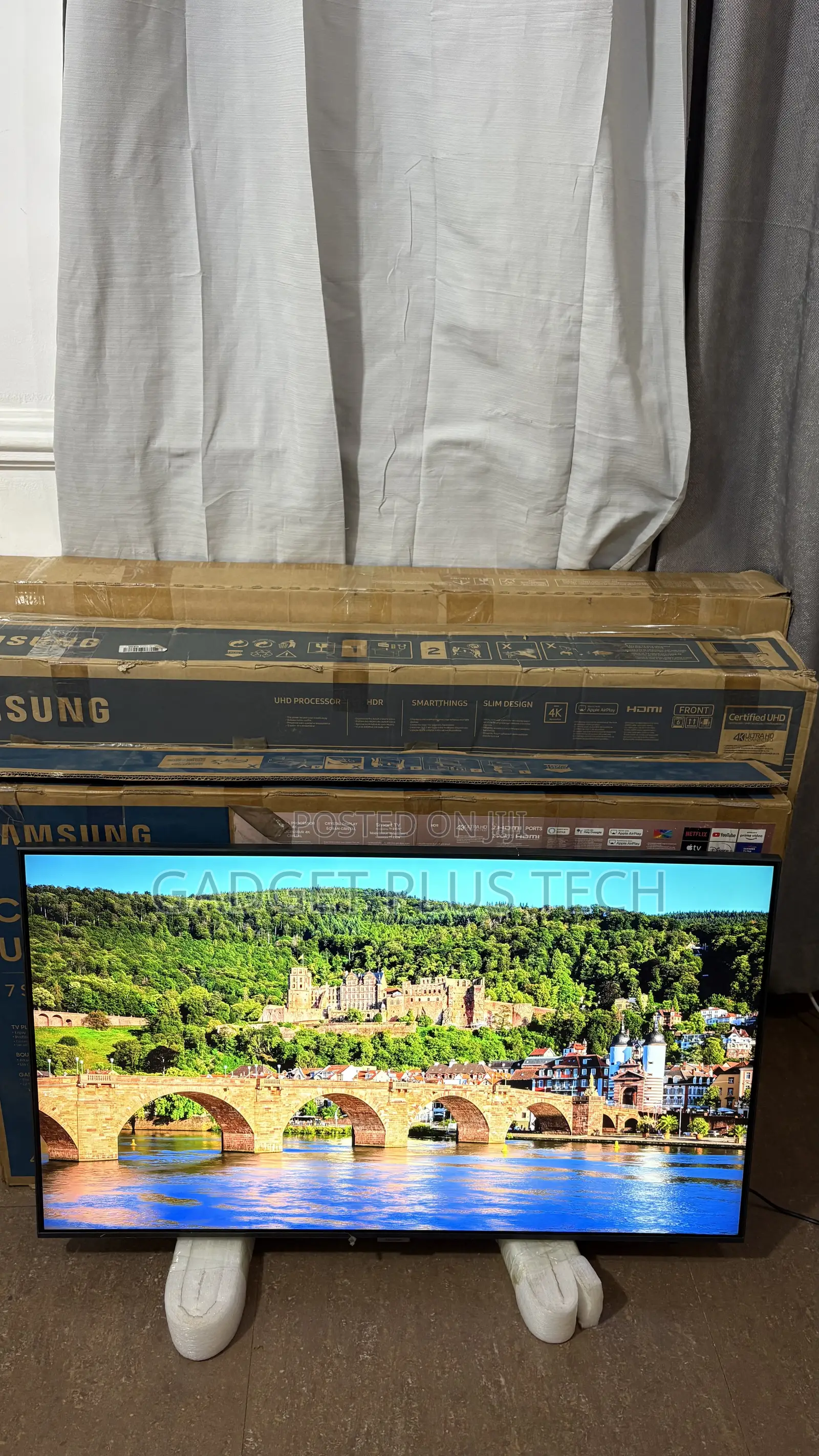 2022 43” Samsung Crystal Uhd Smart Tv (Fresh With Box)