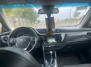Toyota Corolla SE (1.8L 4cyl 2A) 2019 Red