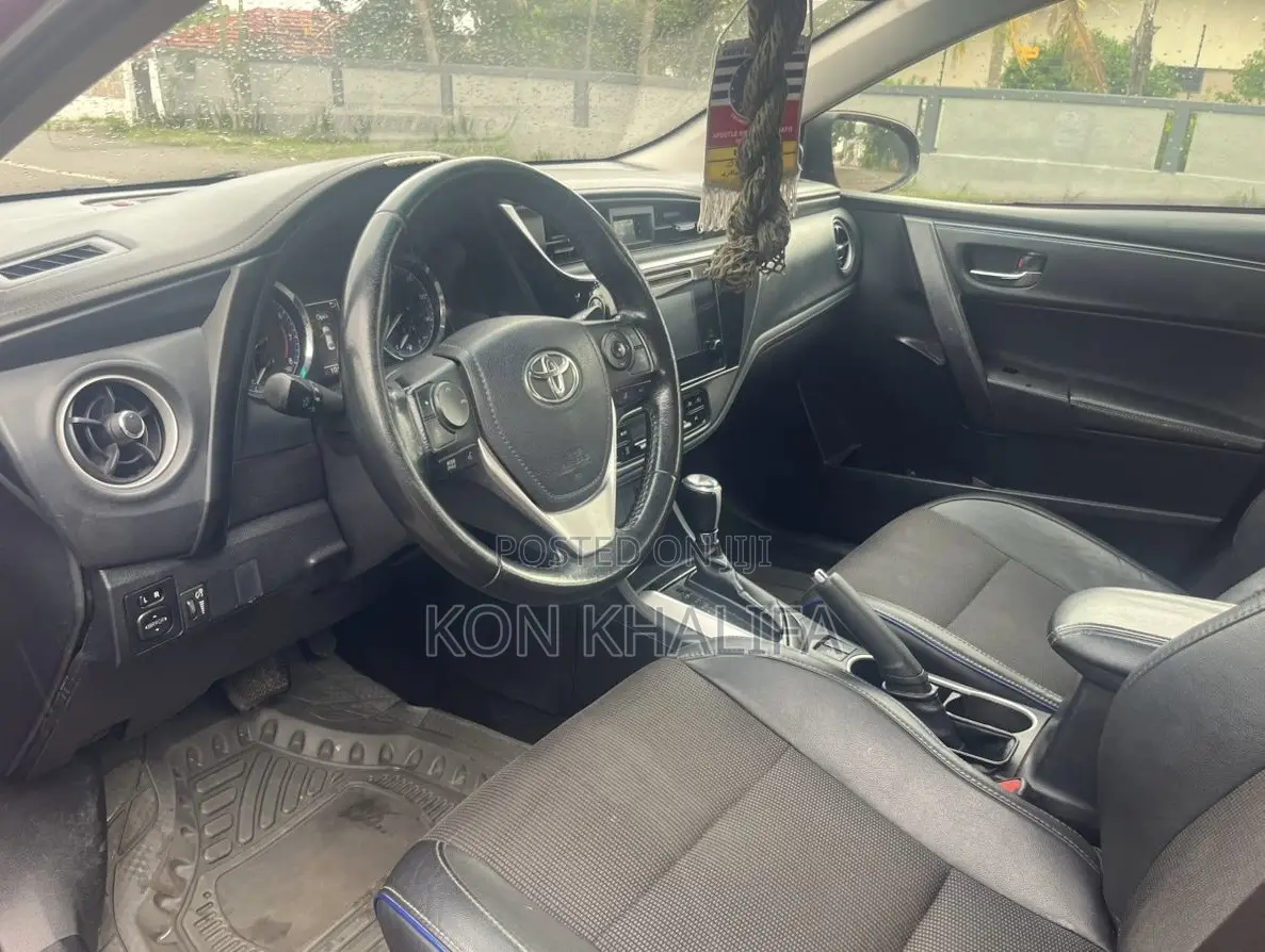 Toyota Corolla SE (1.8L 4cyl 2A) 2019 Red