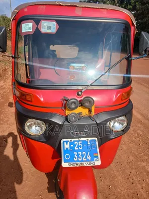 Bajaj Avenger 150 Street 2025 Red