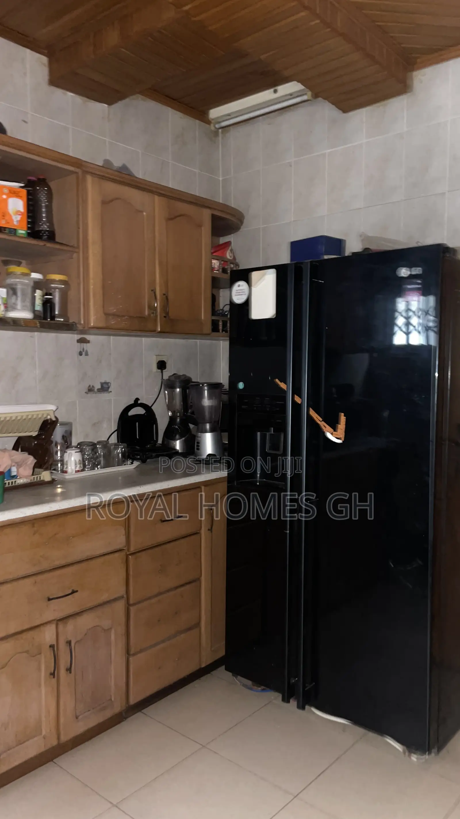 6bdrm Apartment in Royal Homes Gh, East Legon for rent