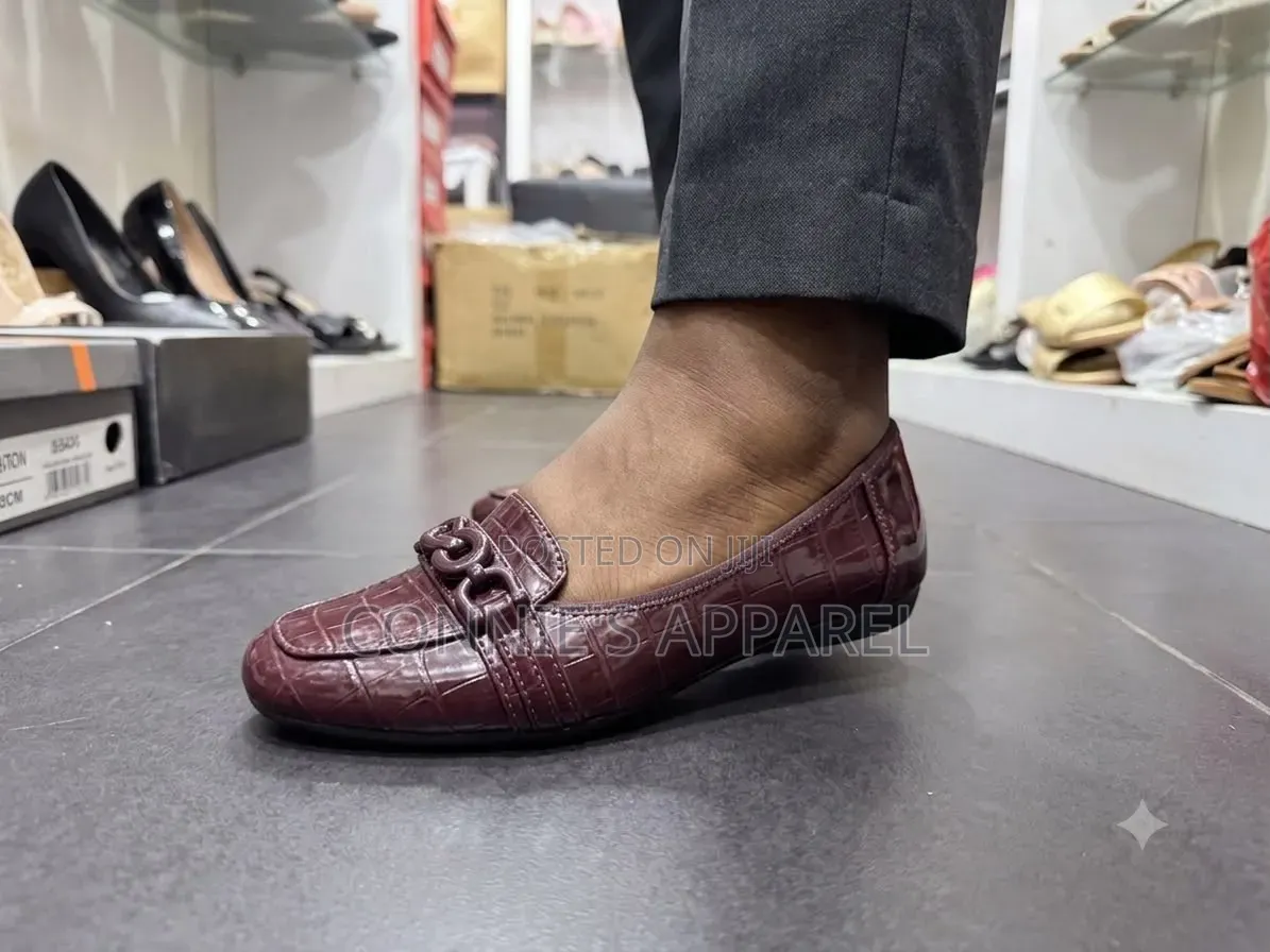 High Quality Leather Flat Shoe for Ladies