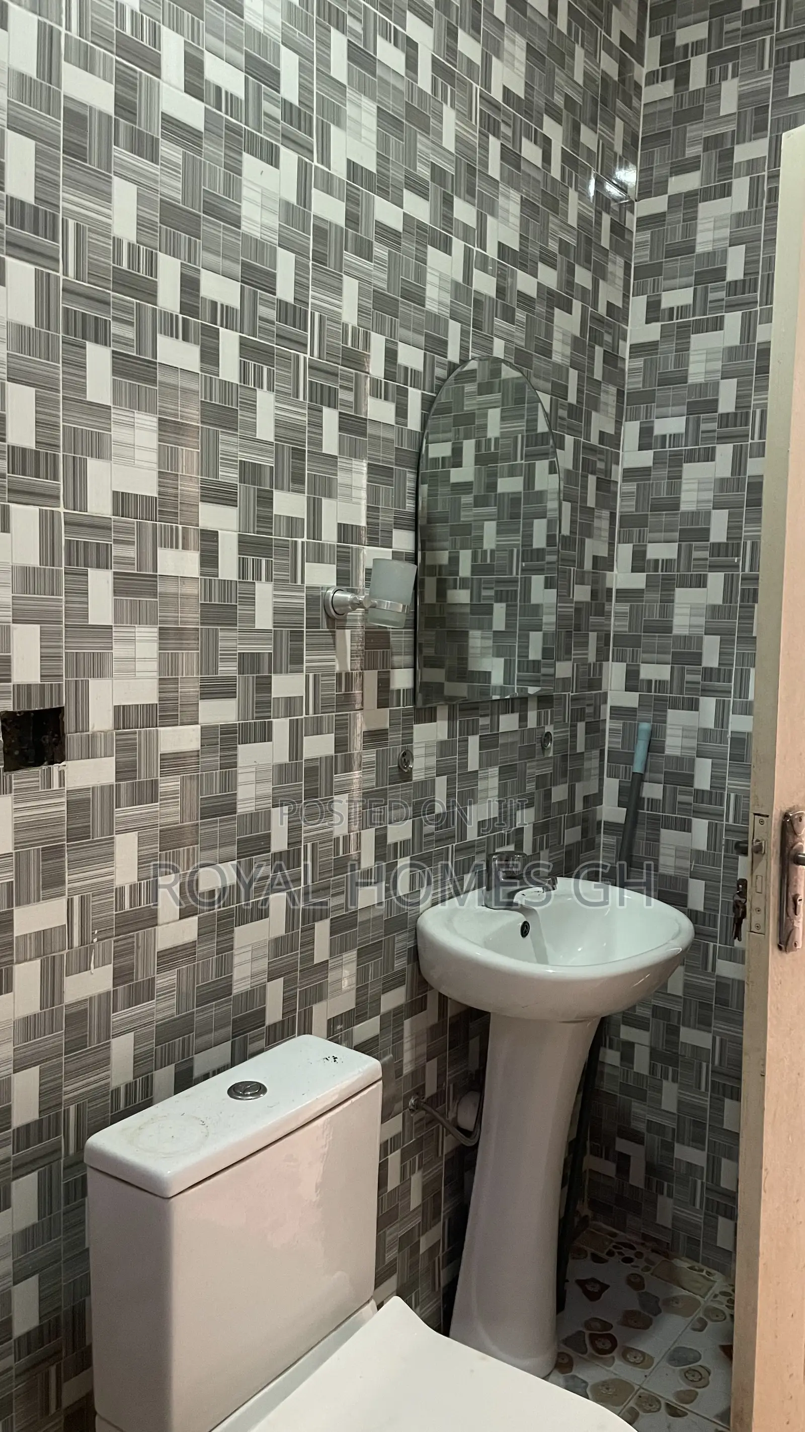 1bdrm Apartment in Royal Homes Gh, East Legon for rent