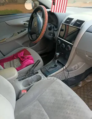 Toyota Corolla LE 4dr Sedan (1.8L 4cyl 4A) 2012 Silver
