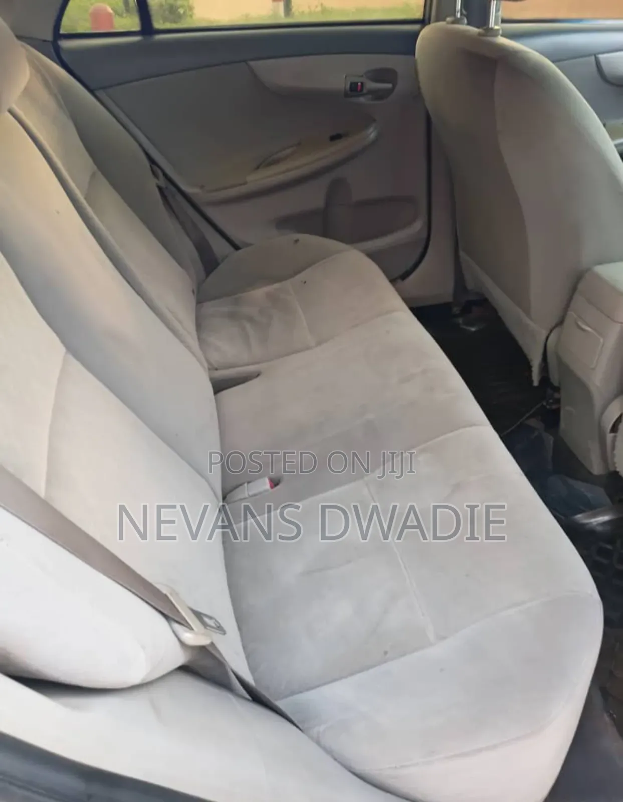 Toyota Corolla LE 4dr Sedan (1.8L 4cyl 4A) 2012 Silver