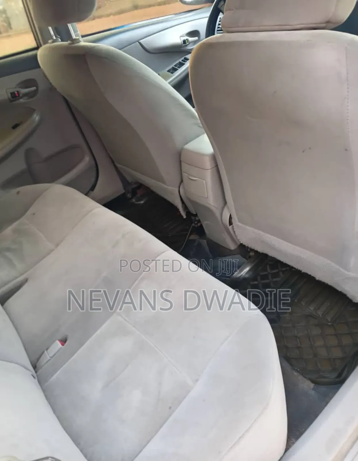 Toyota Corolla LE 4dr Sedan (1.8L 4cyl 4A) 2012 Silver