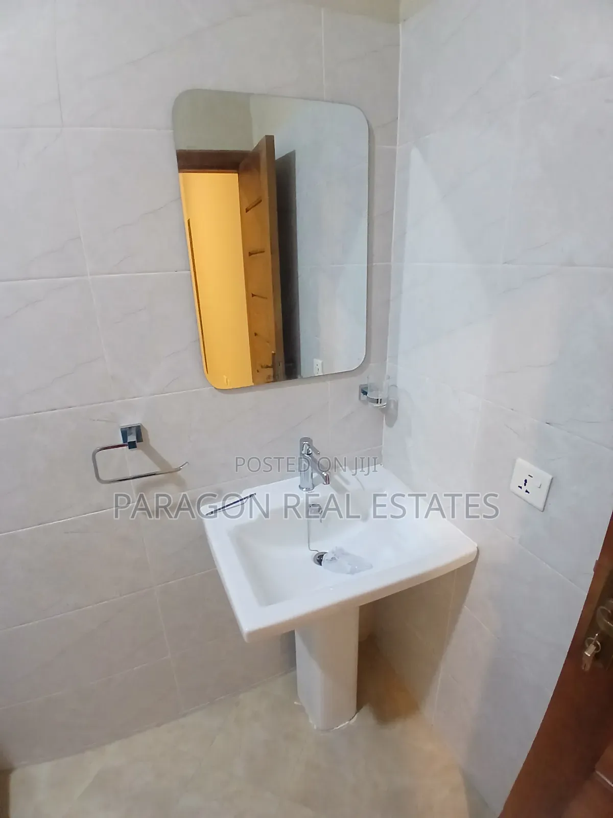 1bdrm Apartment in West Hills Mall Area for rent