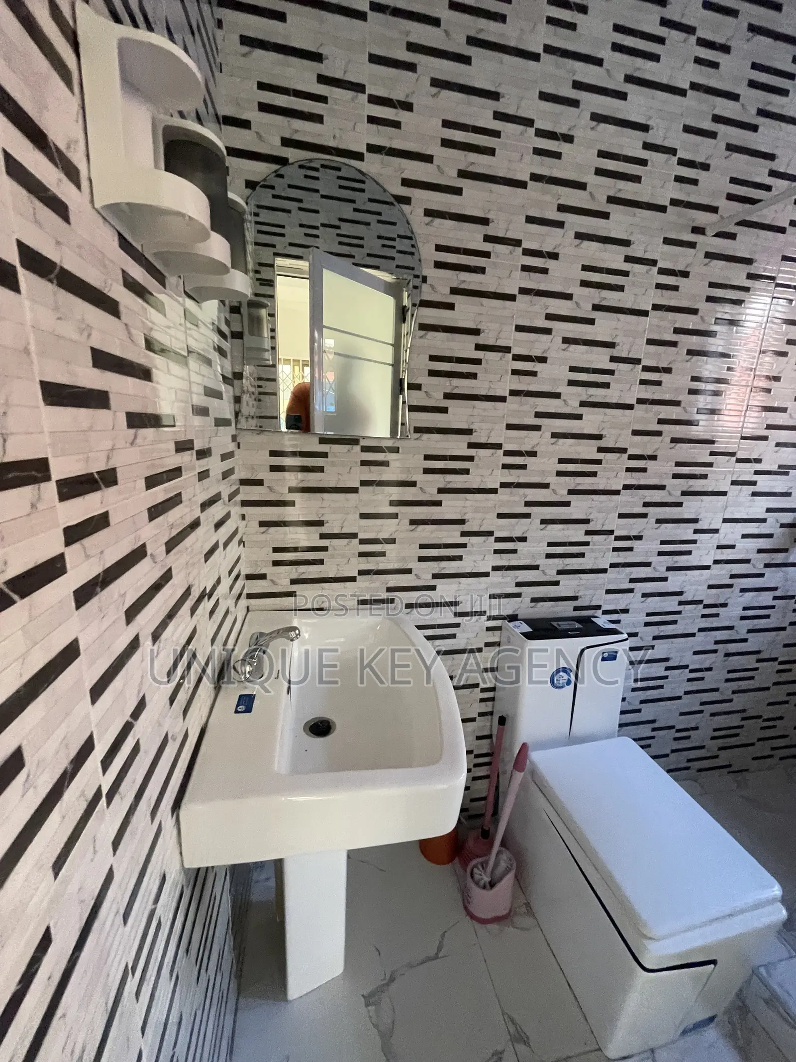 3bdrm House in Unique Key Agency, Tseaddo for rent