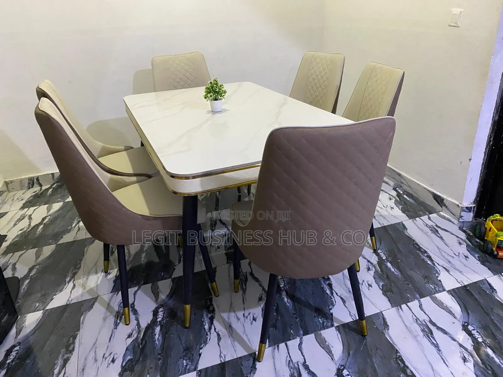 Marbke High-Quality Dining Set