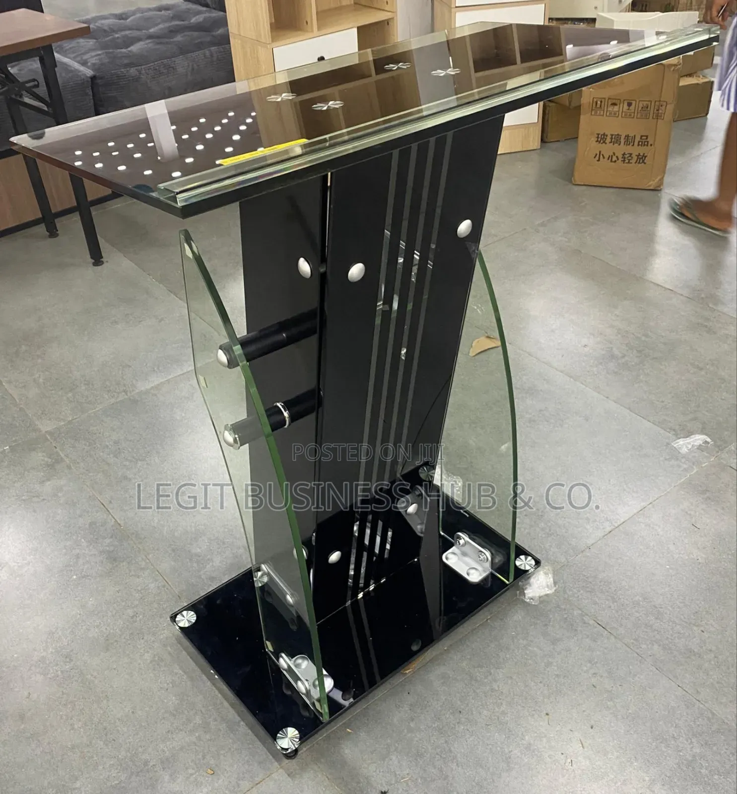 Black High-Quality Tempered Glass Pulpit
