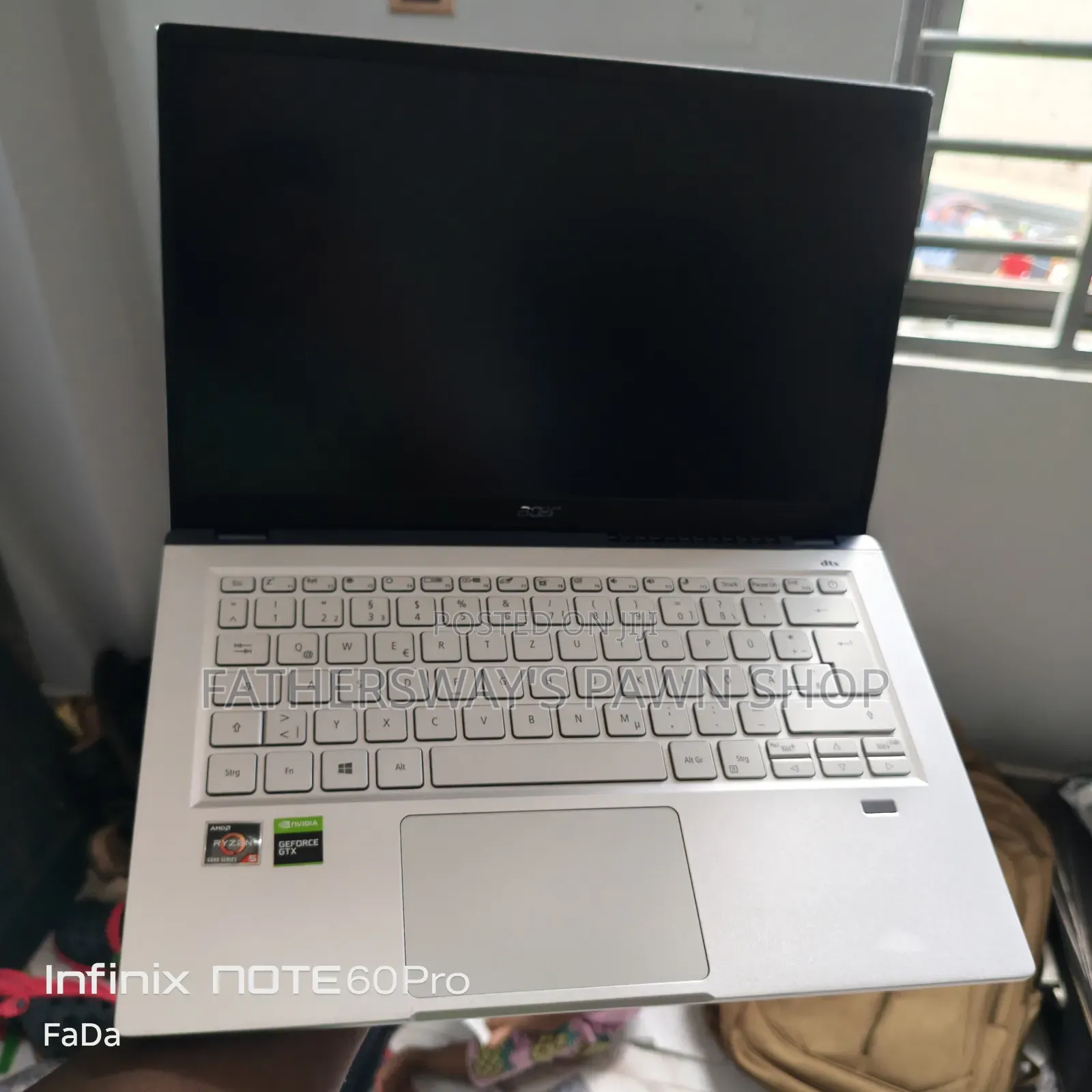 Laptop Acer Swift 14 8GB AMD Ryzen 5 SSD 256GB