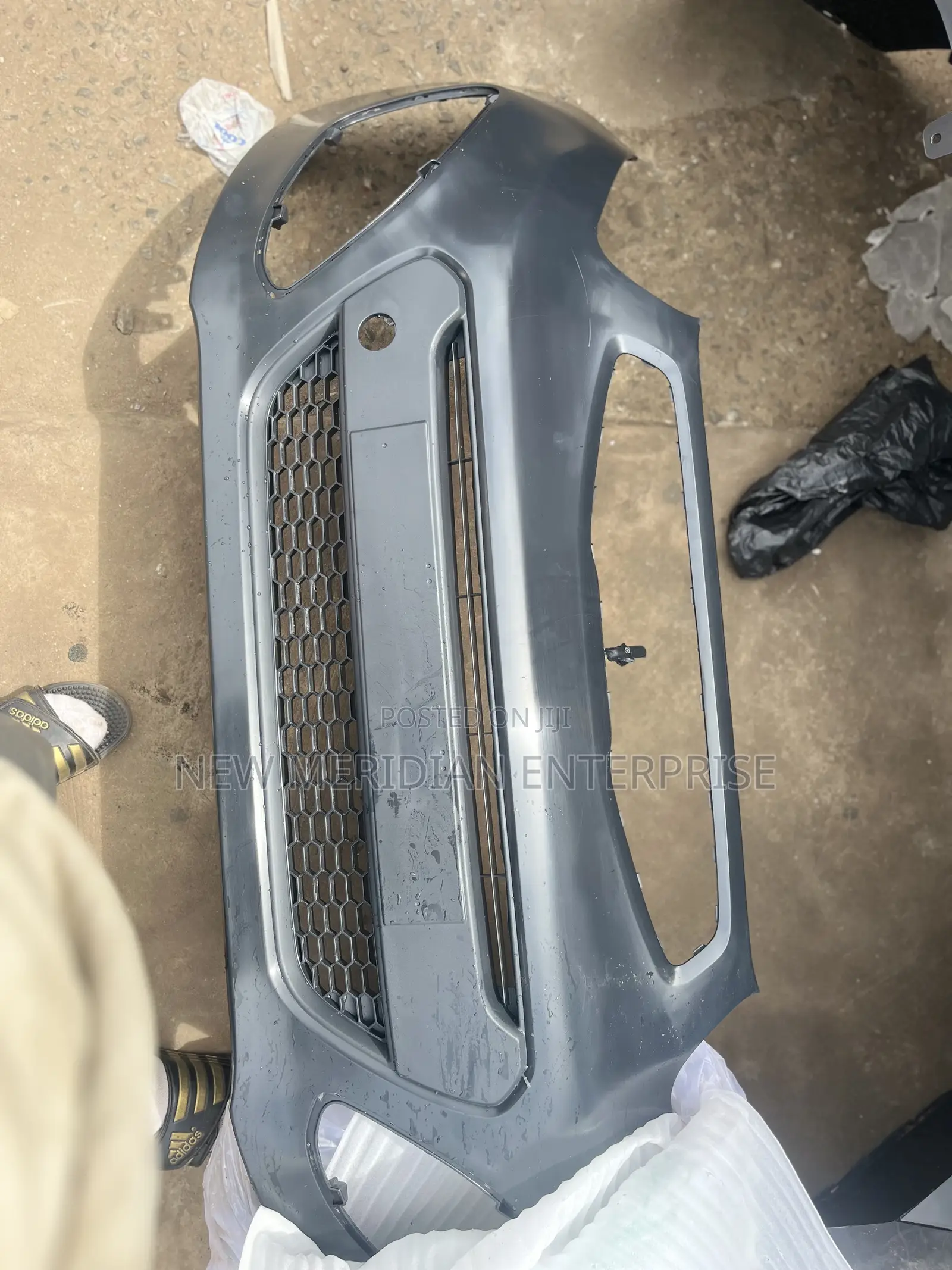 Picanto 2012 Front Bumper Down Grill Attached to It