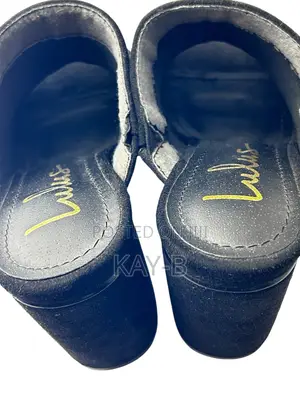 Lulus Raelynn Black Suede Peep-Toe Mules Eus37.5