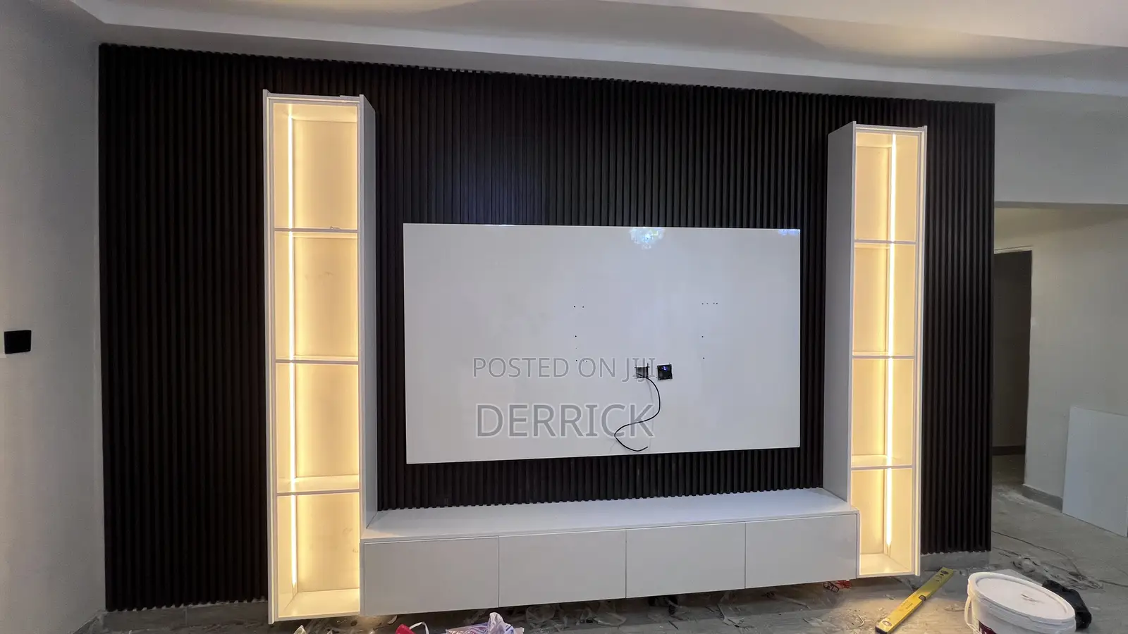 Modern and Premium Tv Stand /Console