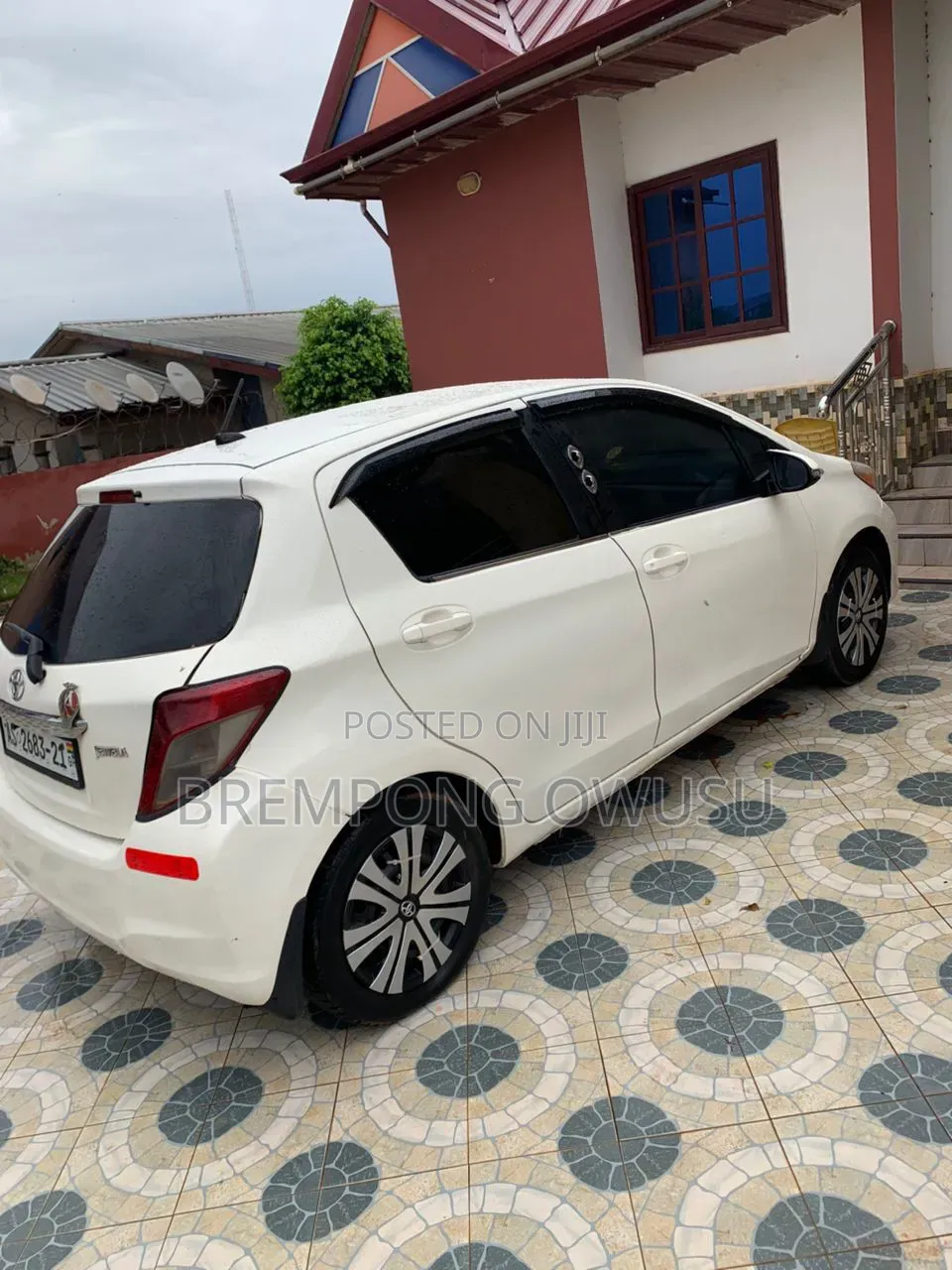 Toyota Vitz 2012 White
