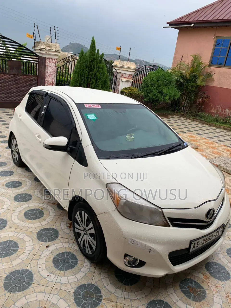 Toyota Vitz 2012 White
