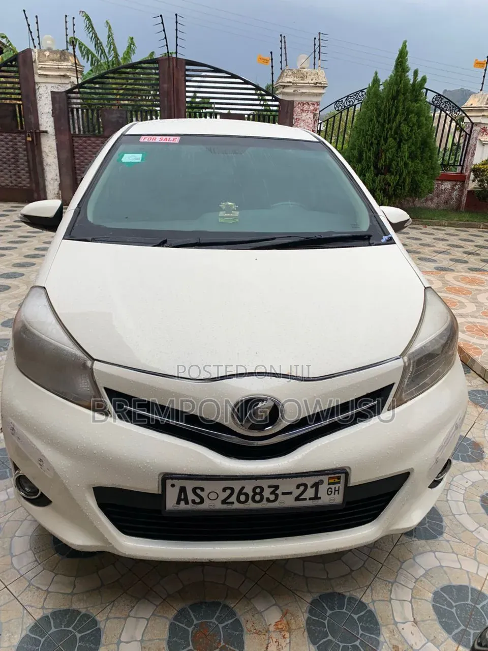 Toyota Vitz 2012 White
