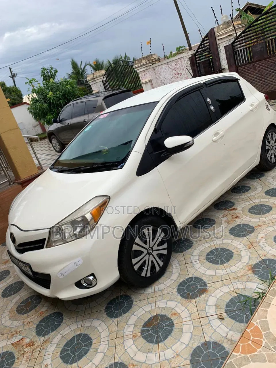 Toyota Vitz 2012 White
