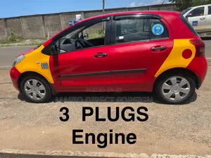 Toyota Yaris 2011 Red