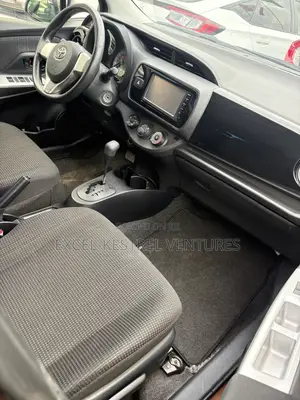 Toyota Vitz 1.3 FWD 5dr 2016 Brown