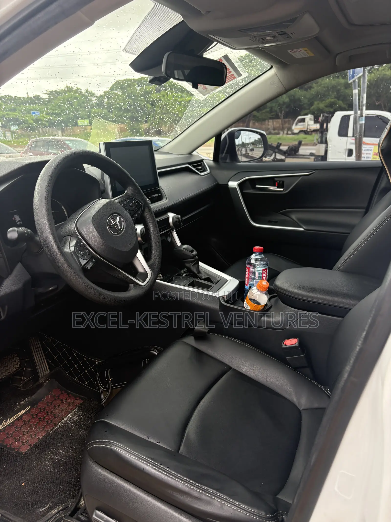 Toyota RAV4 Limited 2021 White