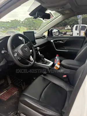 Toyota RAV4 Limited 2021 White