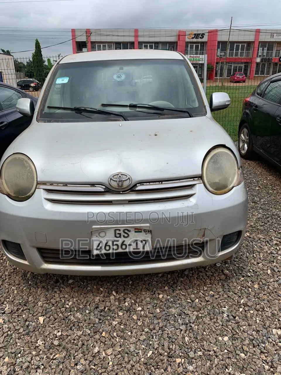 Toyota Sienta 2012 Brown