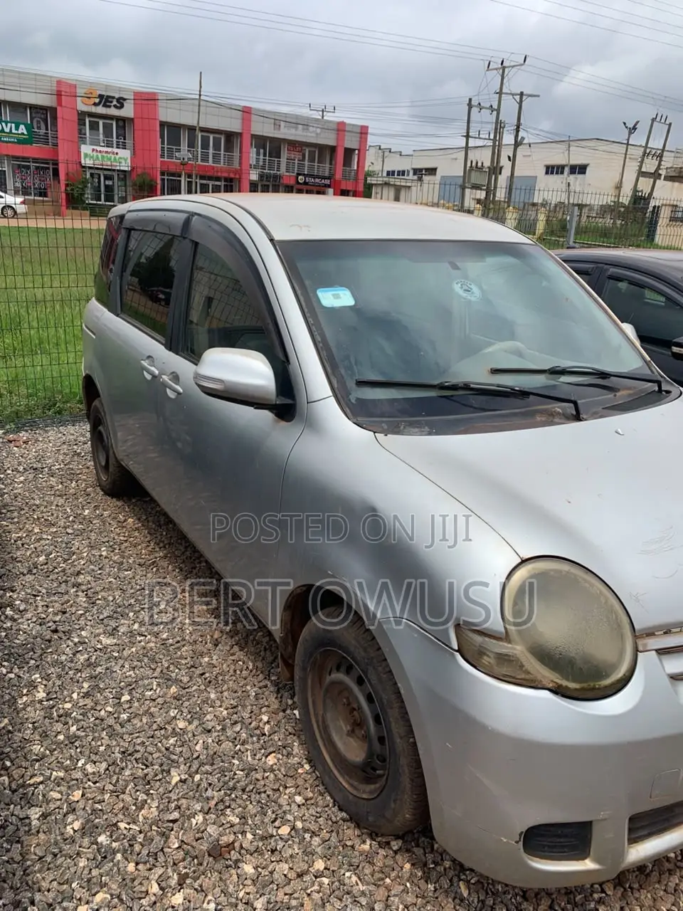 Toyota Sienta 2012 Brown