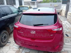 Hyundai Elantra 2016 Red