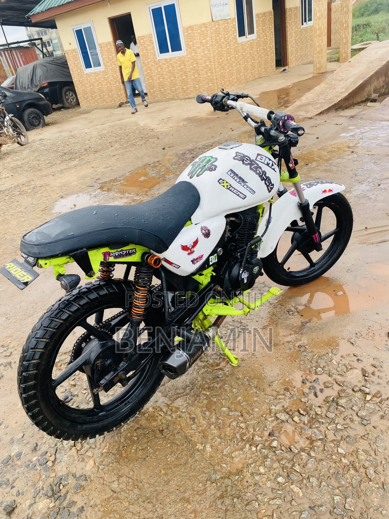 Bajaj Avenger 150 Street 2024 White