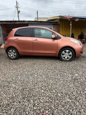 Toyota Vitz 1.3 FWD 5dr 2010 Pink