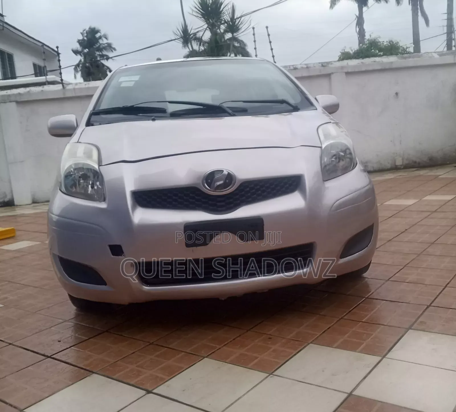 Toyota Vitz 2010 Silver