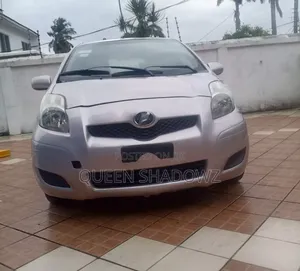 Toyota Vitz 2010 Silver