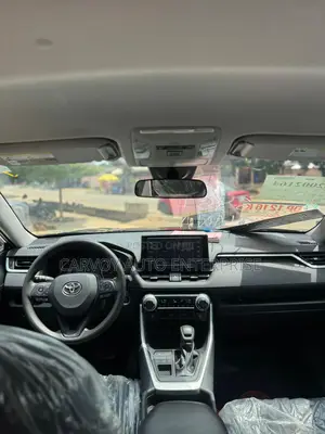 Toyota RAV4 XLE 2021 Black