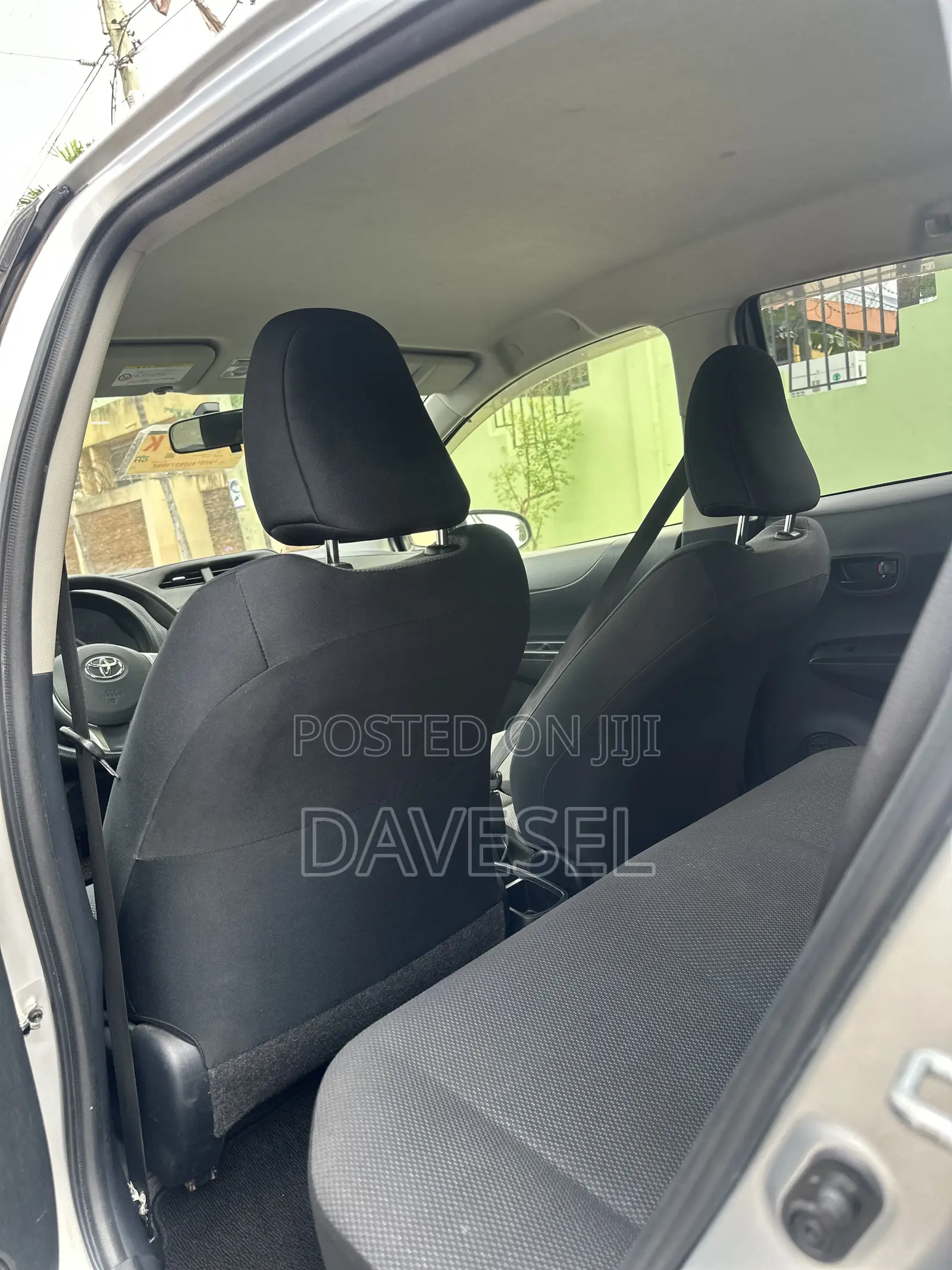 Toyota Vitz 2012 Silver