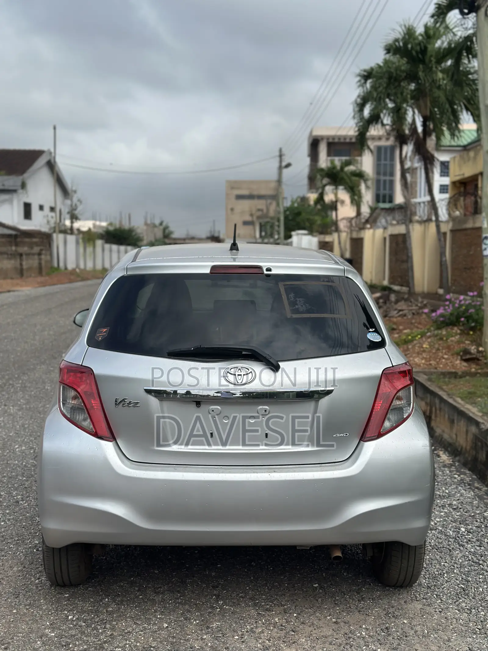 Toyota Vitz 2012 Silver