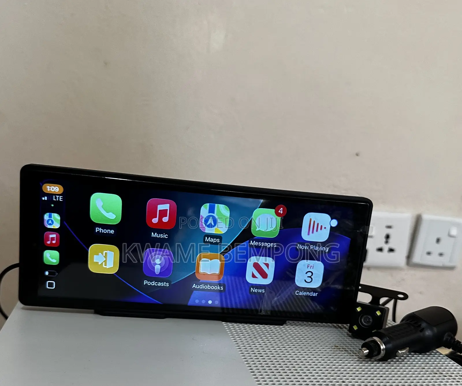Android Infotainment Screen With Carplay Support and Reverse Camera