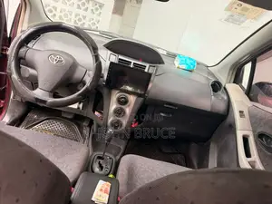 Toyota Vitz 2010 Red