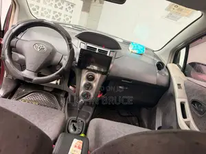 Toyota Vitz 2010 Red
