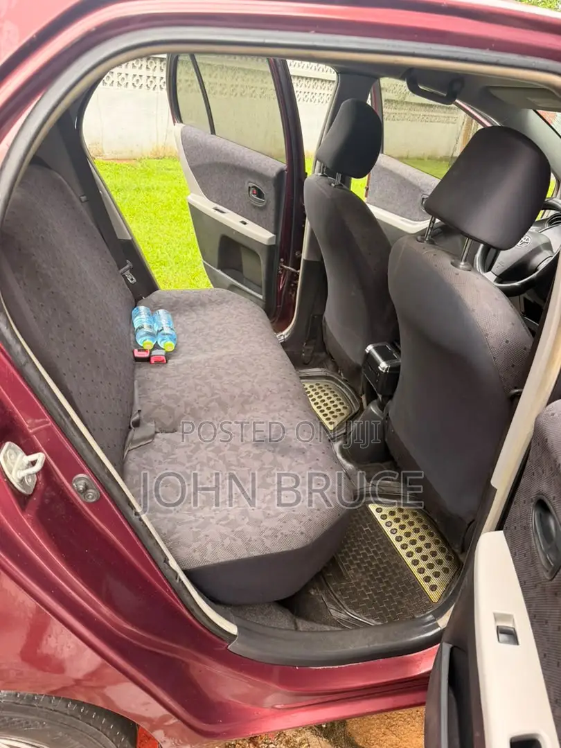 Toyota Vitz 2010 Red