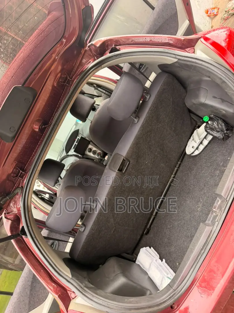 Toyota Vitz 2010 Red