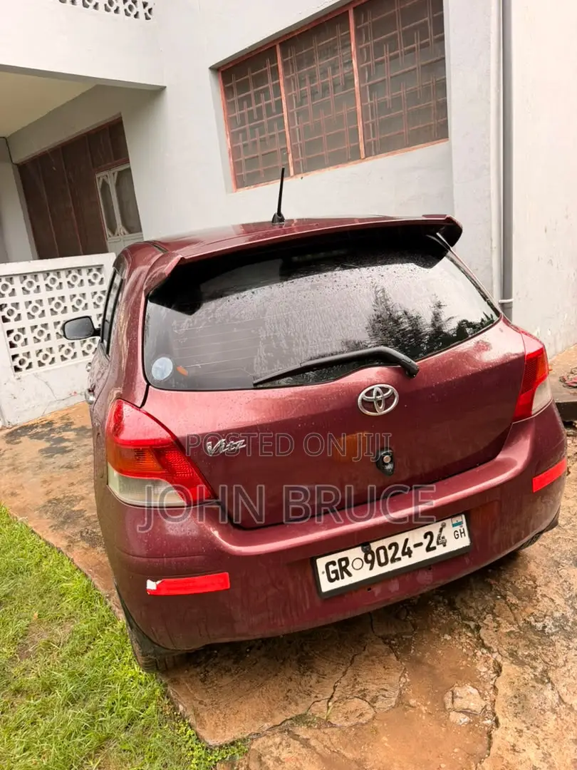 Toyota Vitz 2010 Red