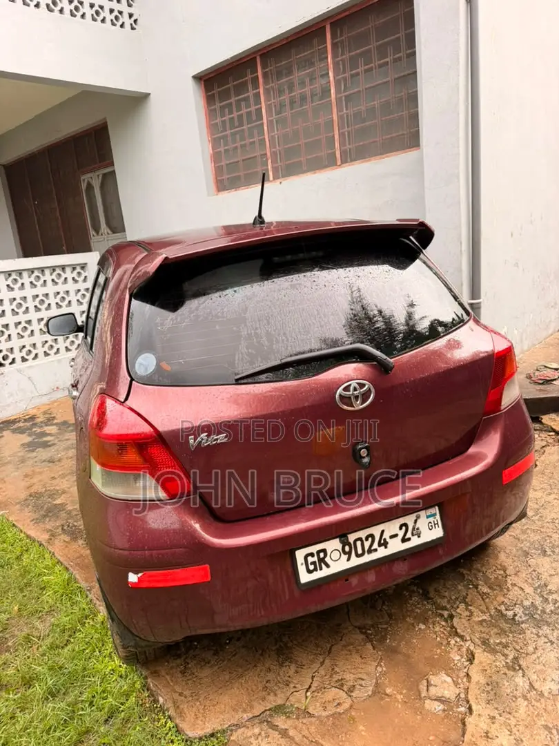 Toyota Vitz 2010 Red
