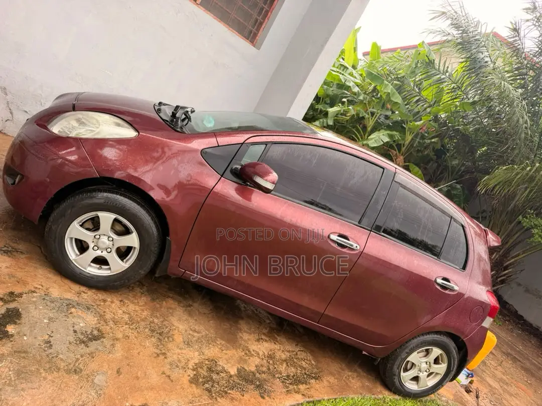 Toyota Vitz 2010 Red