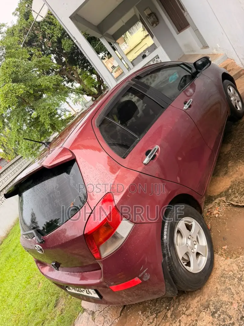 Toyota Vitz 2010 Red