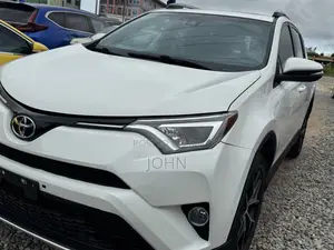 Toyota RAV4 SE FWD (2.5L 4cyl 6A) 2017 White