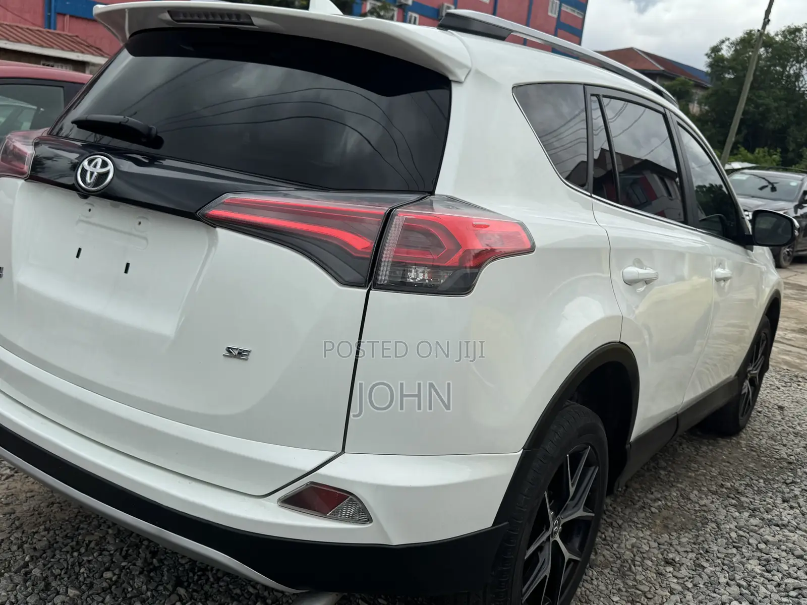 Toyota RAV4 SE FWD (2.5L 4cyl 6A) 2017 White