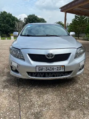 Toyota Corolla LE 4dr Sedan (1.8L 4cyl 4A) 2010 Silver