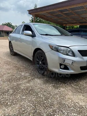 Toyota Corolla LE 4dr Sedan (1.8L 4cyl 4A) 2010 Silver