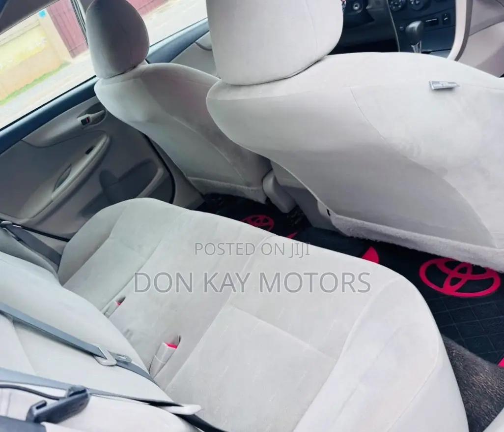 Toyota Corolla LE 4dr Sedan (1.8L 4cyl 4A) 2010 Silver